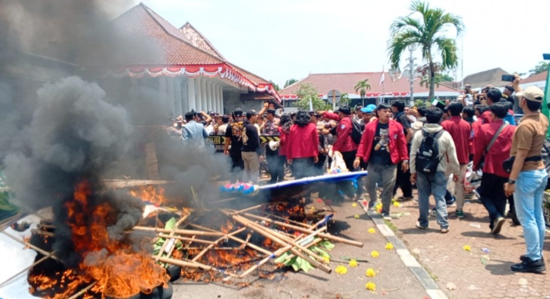 HUT Kabupaten Serang ke-499 Dimeriahkan, Namun Diwarnai Aksi Demo dan Ketegangan, Ada Apa?