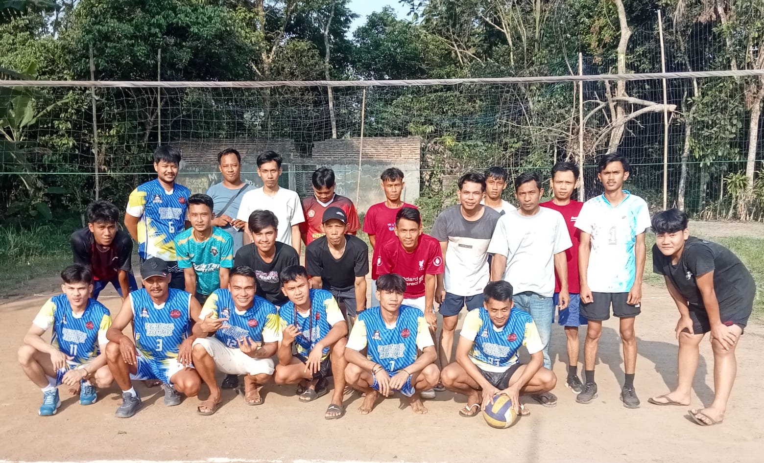 Guncang Lapangan Lembur Jati! Sparing Bola Voli Antar Desa Panaskan Cikeusal, Red Tiger Jadi Tuan Rumah